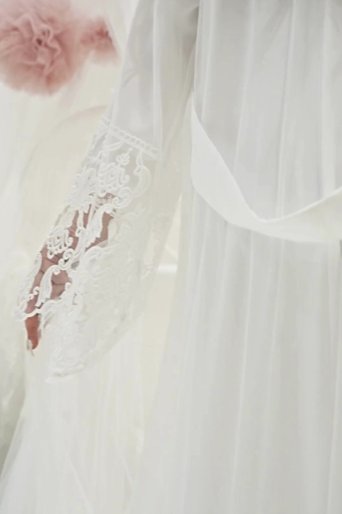 Elegant White Tulle Robe  With Elegant Lace