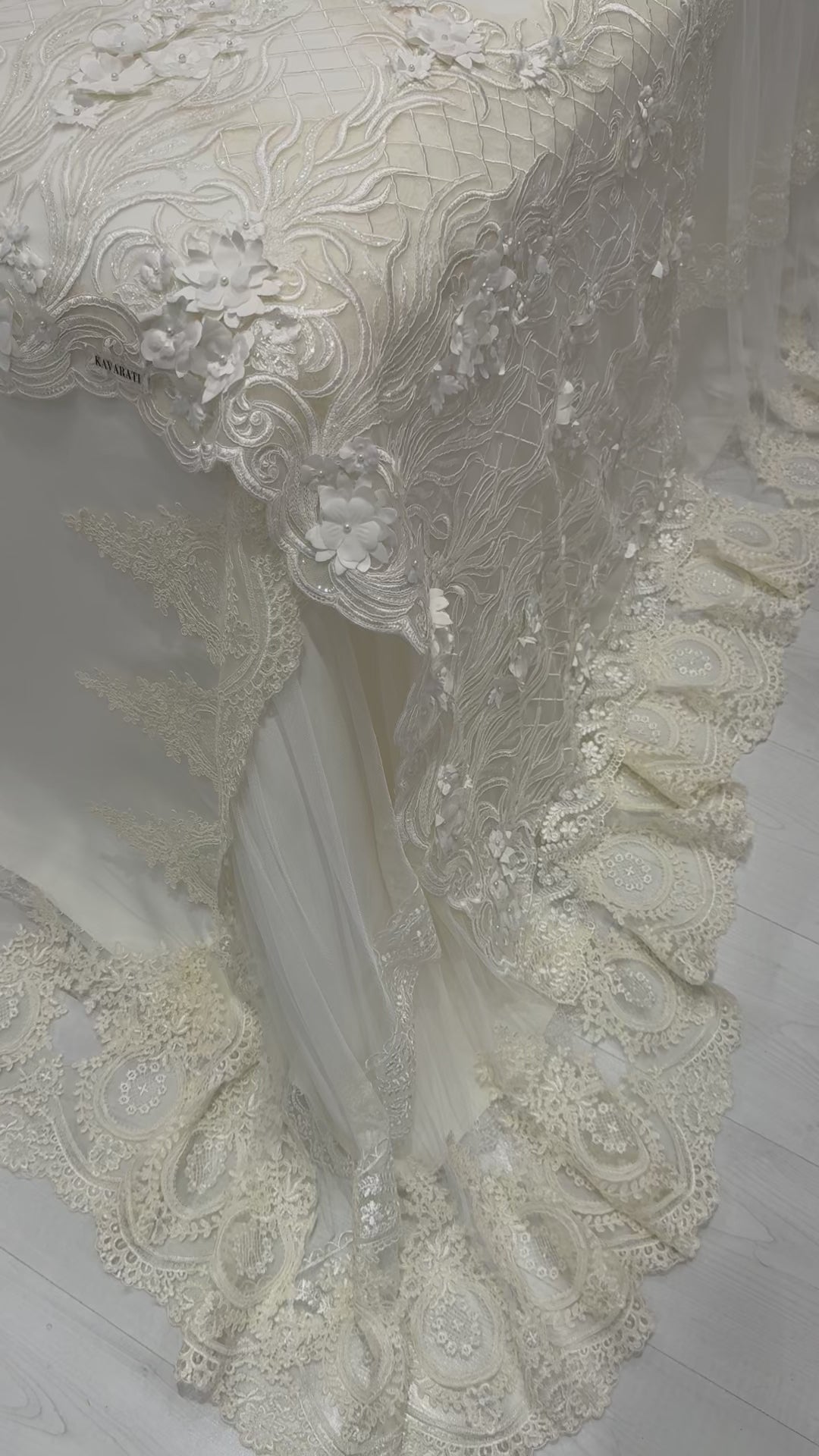 Refined Light Cream Cover with Embroidery and Matching Floral Throw