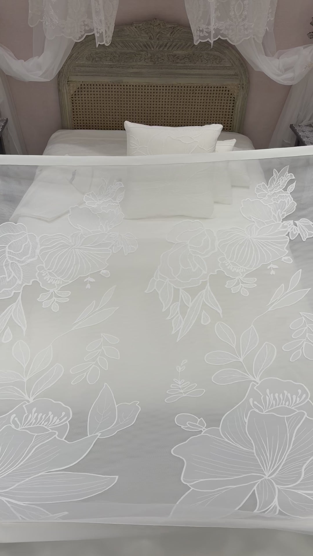 Luxury Modern Bedding Set with Floral Throw